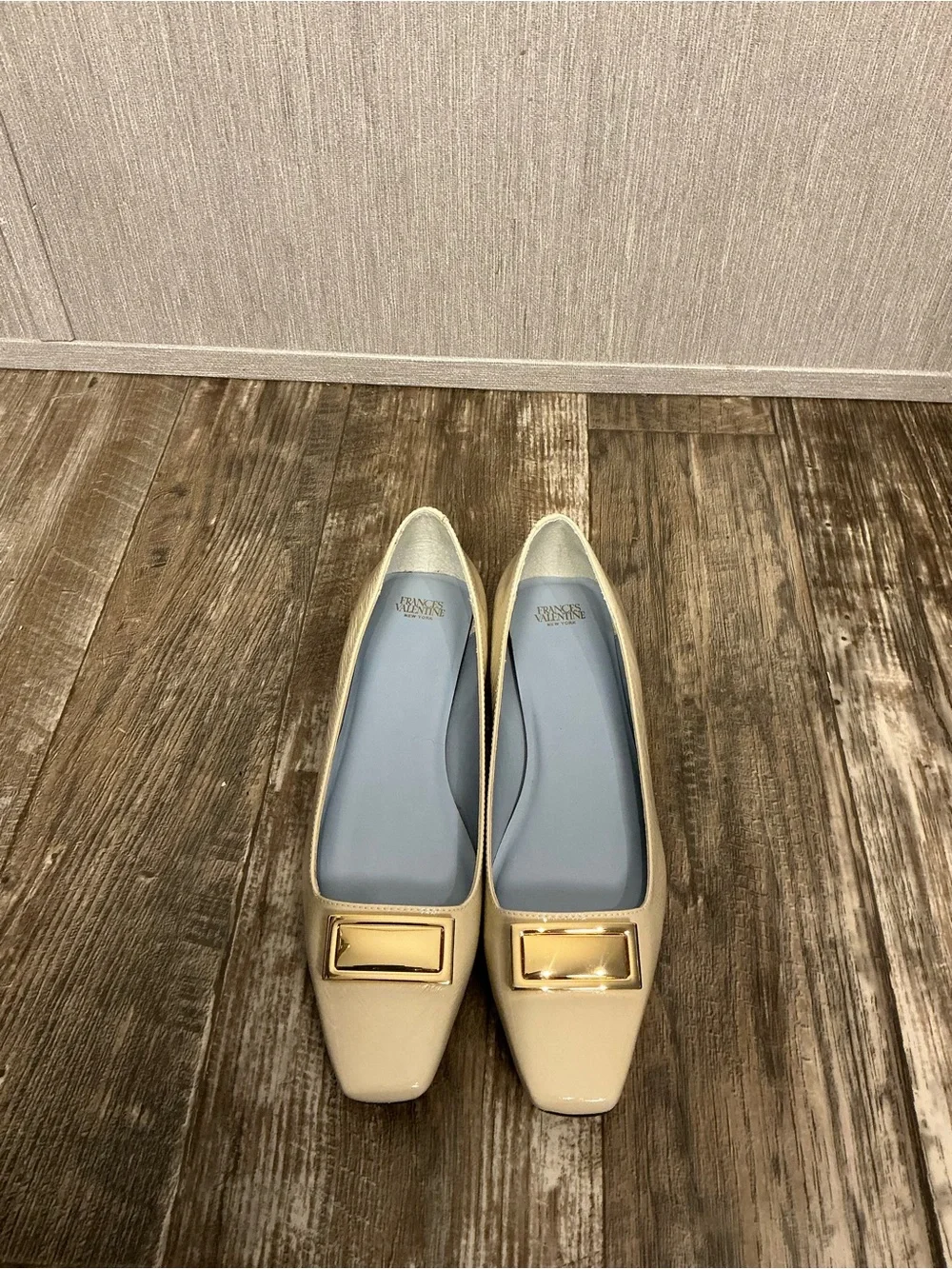 NWOB Frances Valentine Patent Cream Flats with Gold Plaque - Picture 15 of 16